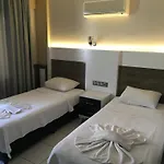 绿色和平酒店 2* 厄吕代尼兹