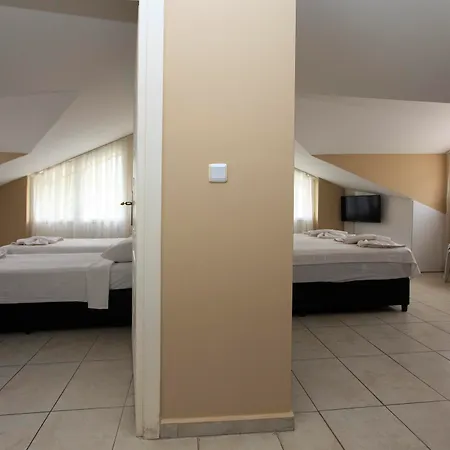 Hotel Peace 2*